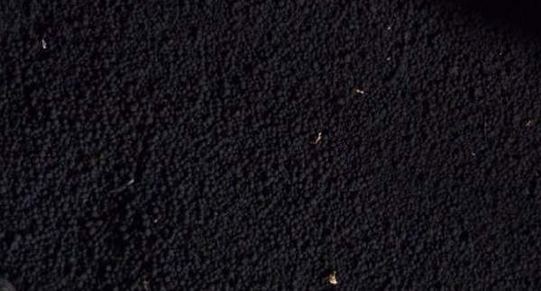 加工好的燈油法炭黑產(chǎn)品